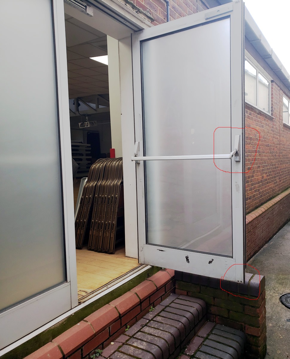 Key Me Mobile Locksmiths, 24/7 Service. No call‑out charges. Rapid emergency lockouts, burglary repairs, and smart security upgrades by vetted professionals. 07700 182 481