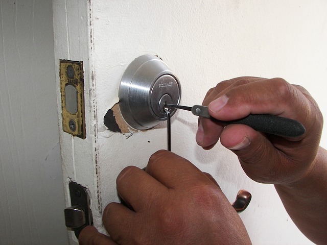 Key Me Mobile Locksmiths, 24/7 Service. No call‑out charges. Rapid emergency lockouts, burglary repairs, and smart security upgrades by vetted professionals. 07700 182 481